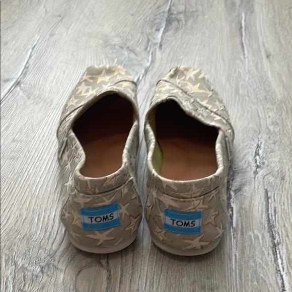 TOMS Women's Star Patterned Slip-On Shoes - Gold and Cream - Picture 4 of 9